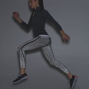 HTF GUC Lululemon Pace Tight *Lights Out Reflective Sz4
